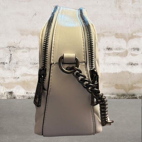 Aldo NWOT White Quilted Crossbody Bag with Chevron Stitching - Picture 5 of 8